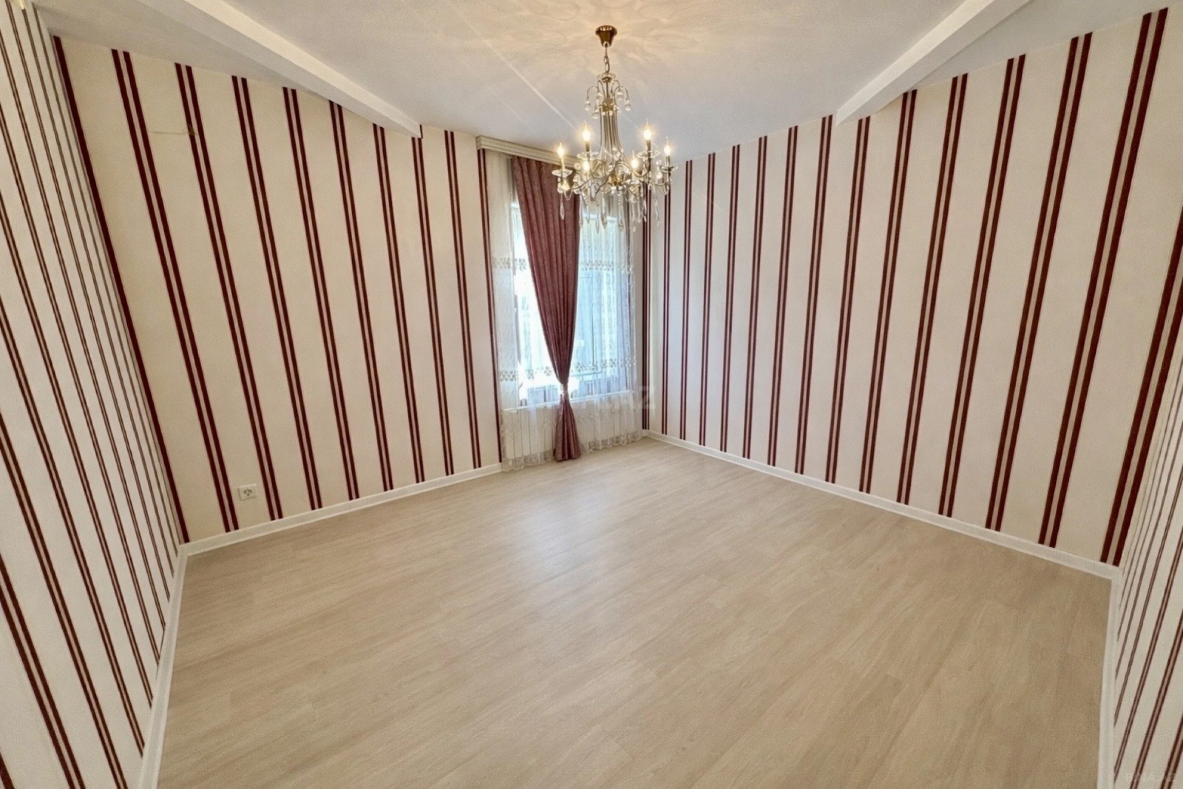 Satılır 4 otaqlı həyət evi 180 m²