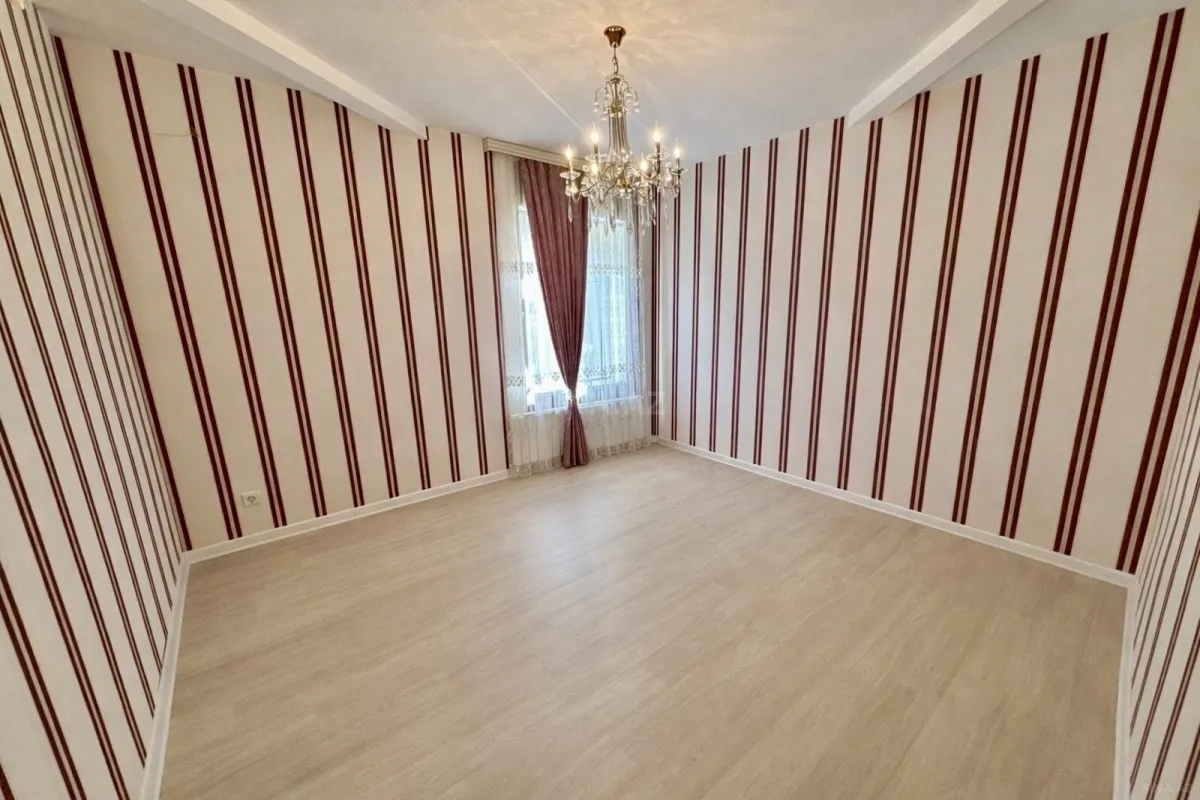 Satılır 4 otaqlı həyət evi 180 m²