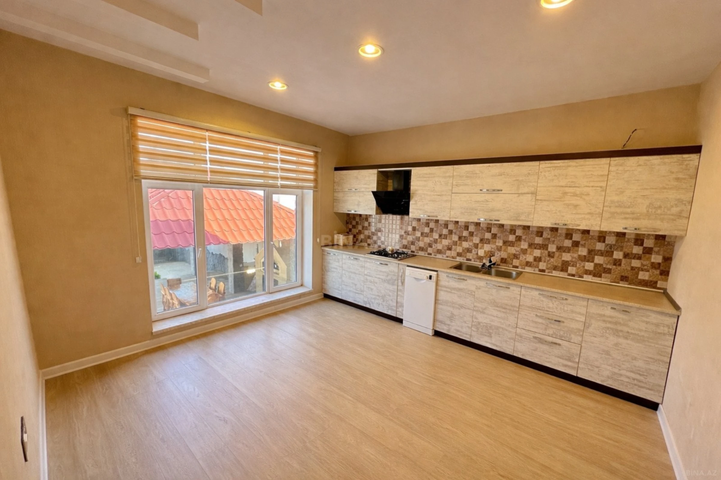 Satılır 4 otaqlı həyət evi 180 m²