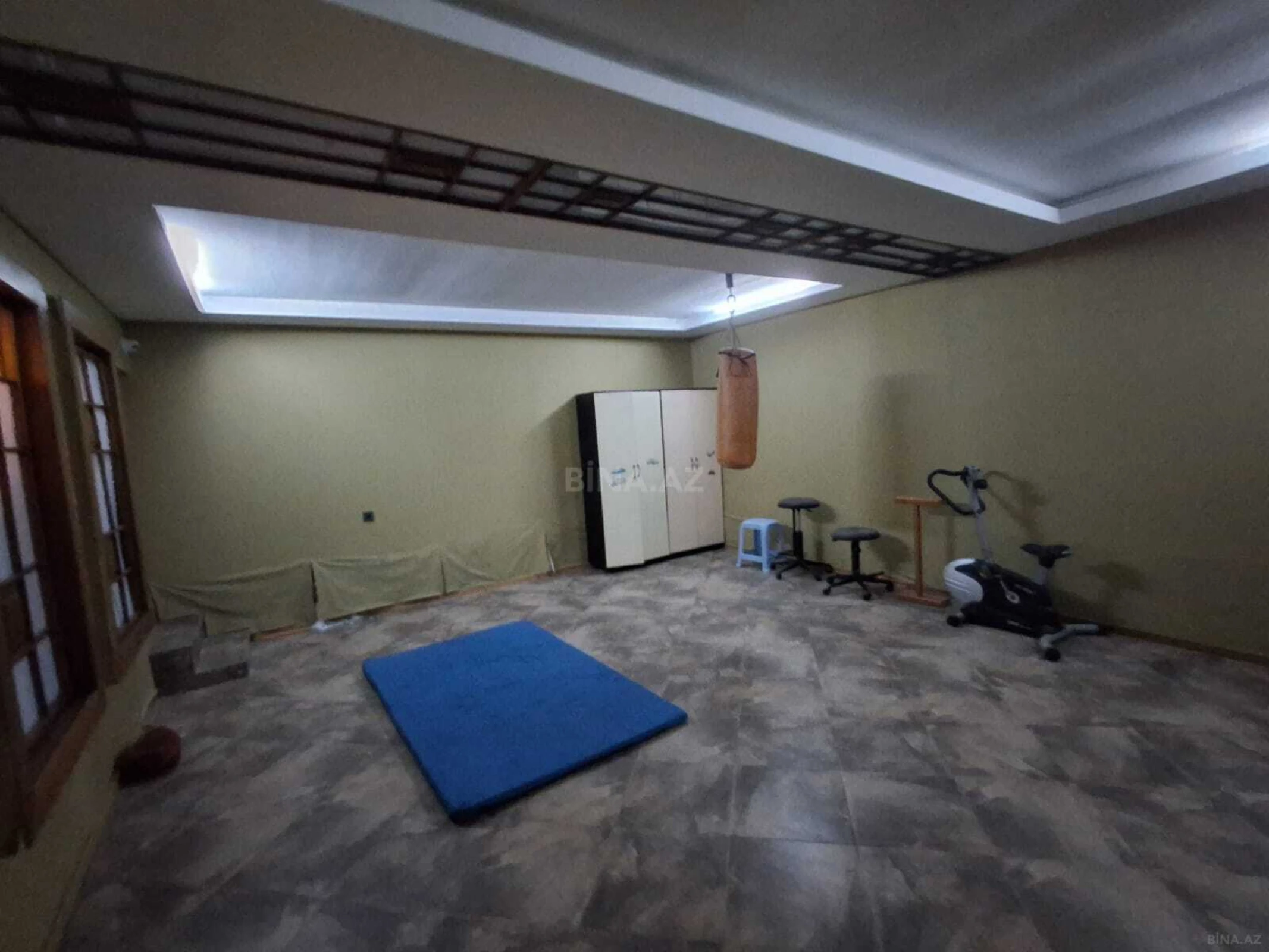 Satılır 12 otaqlı həyət evi 600 m²