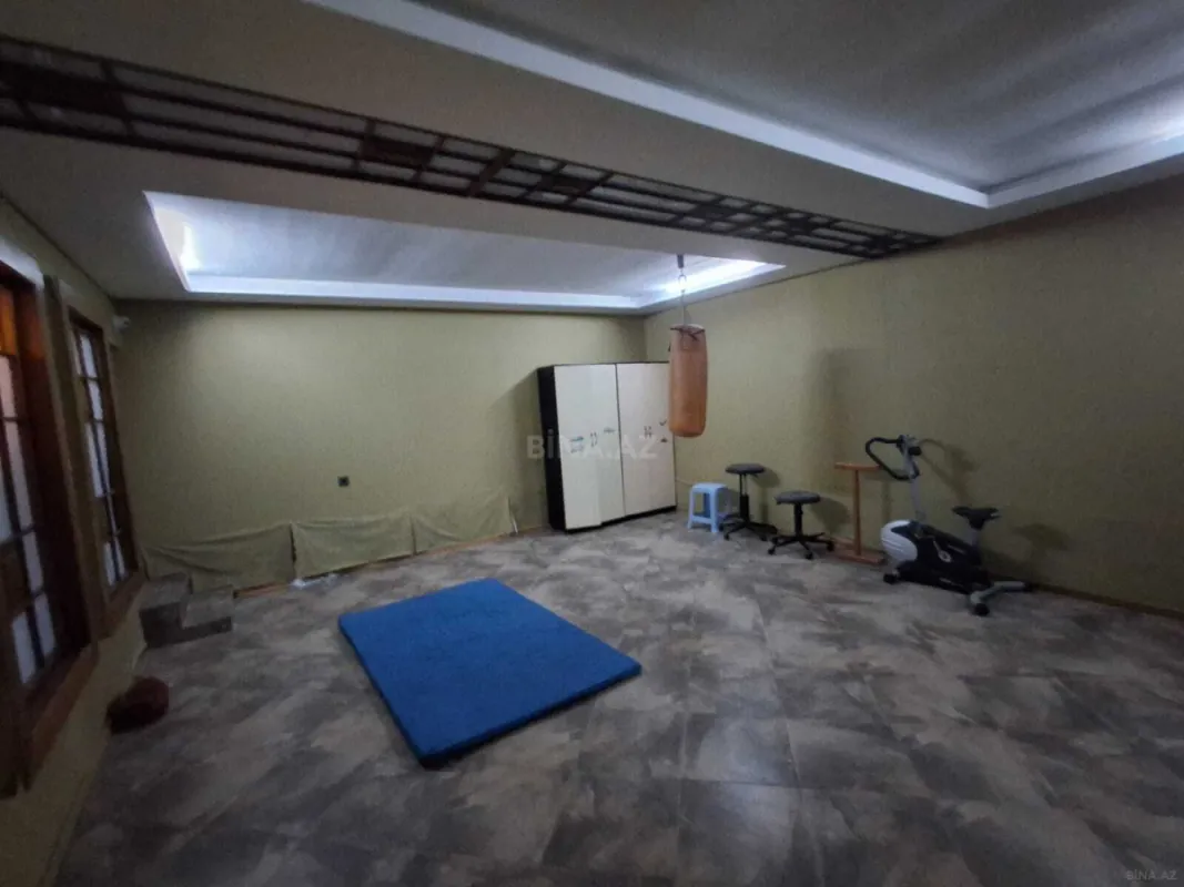 Satılır 12 otaqlı həyət evi 600 m²