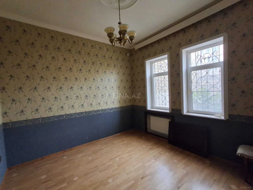 Satılır 12 otaqlı həyət evi 600 m²