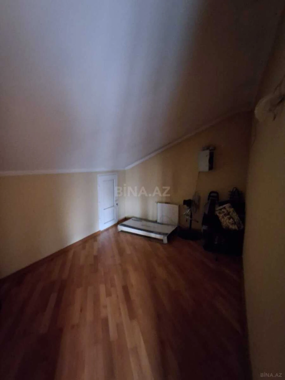 Satılır 12 otaqlı həyət evi 600 m²