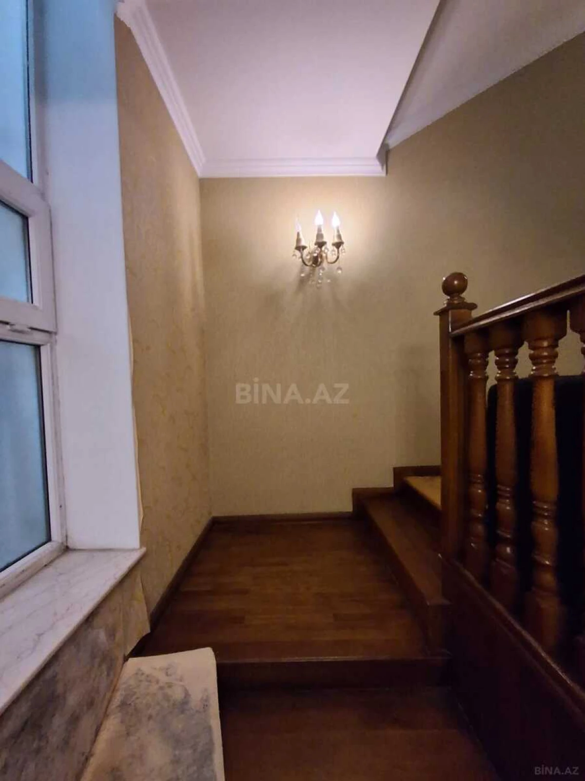 Satılır 12 otaqlı həyət evi 600 m²