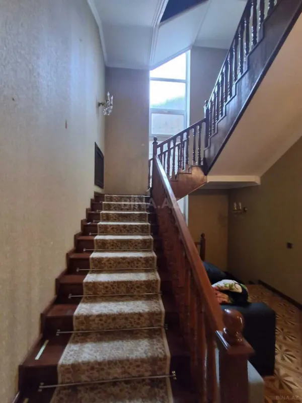 Satılır 12 otaqlı həyət evi 600 m²