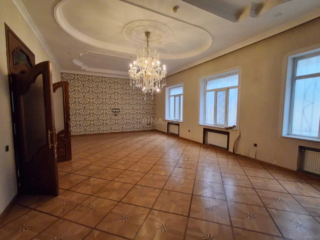 Satılır 12 otaqlı həyət evi 600 m²