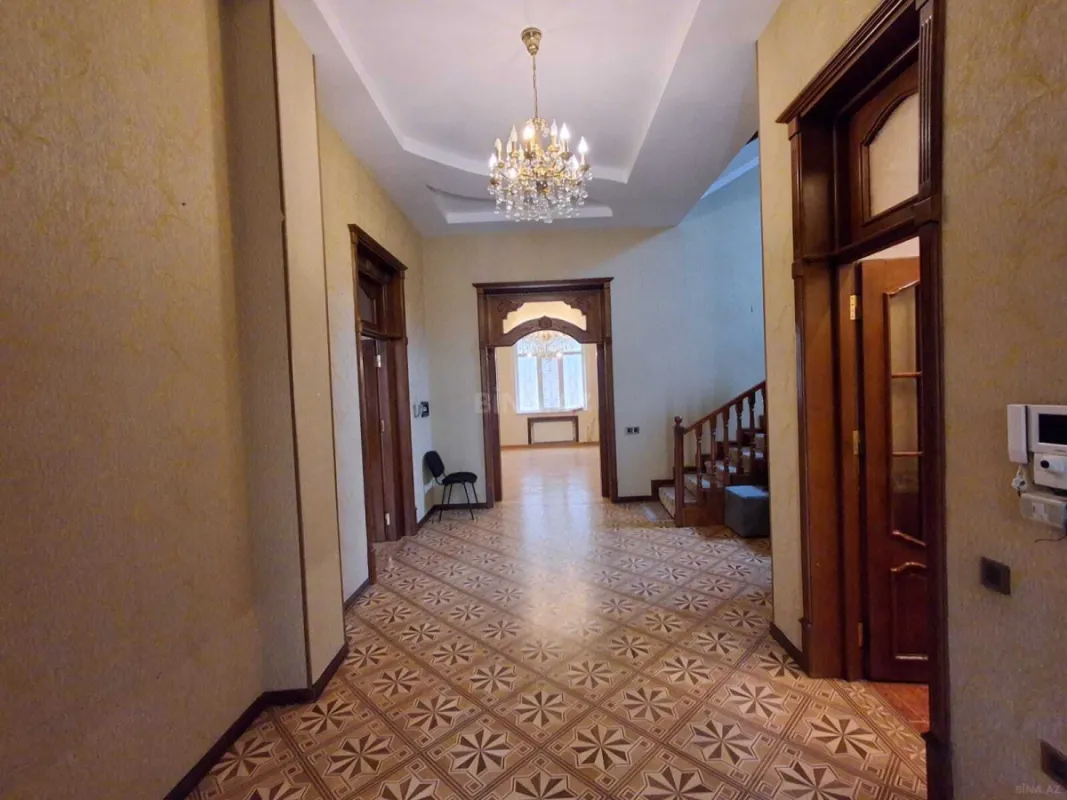Satılır 12 otaqlı həyət evi 600 m²