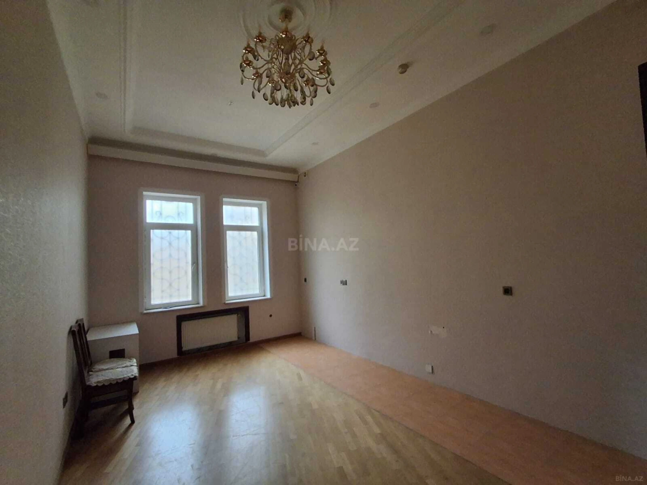 Satılır 12 otaqlı həyət evi 600 m²