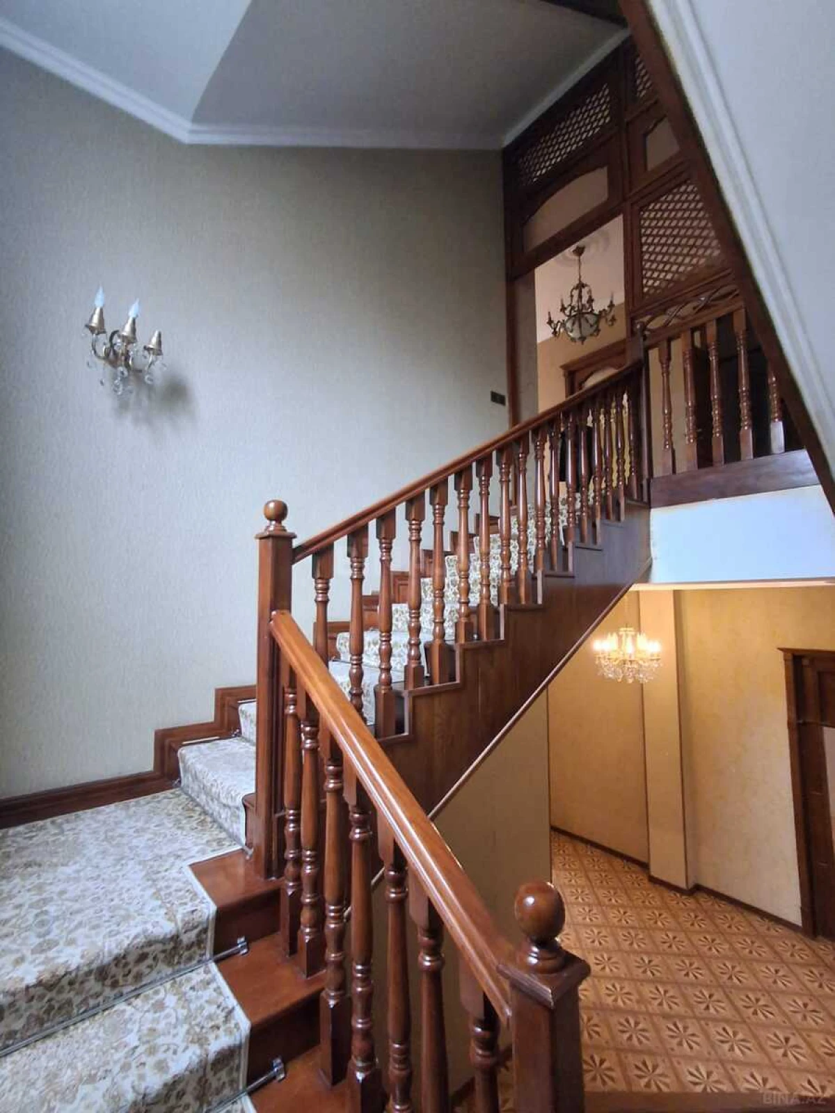 Satılır 12 otaqlı həyət evi 600 m²