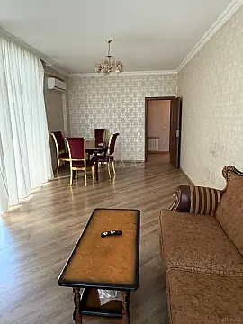 Kirayə verilir 2 otaqlı mənzil 85 m²