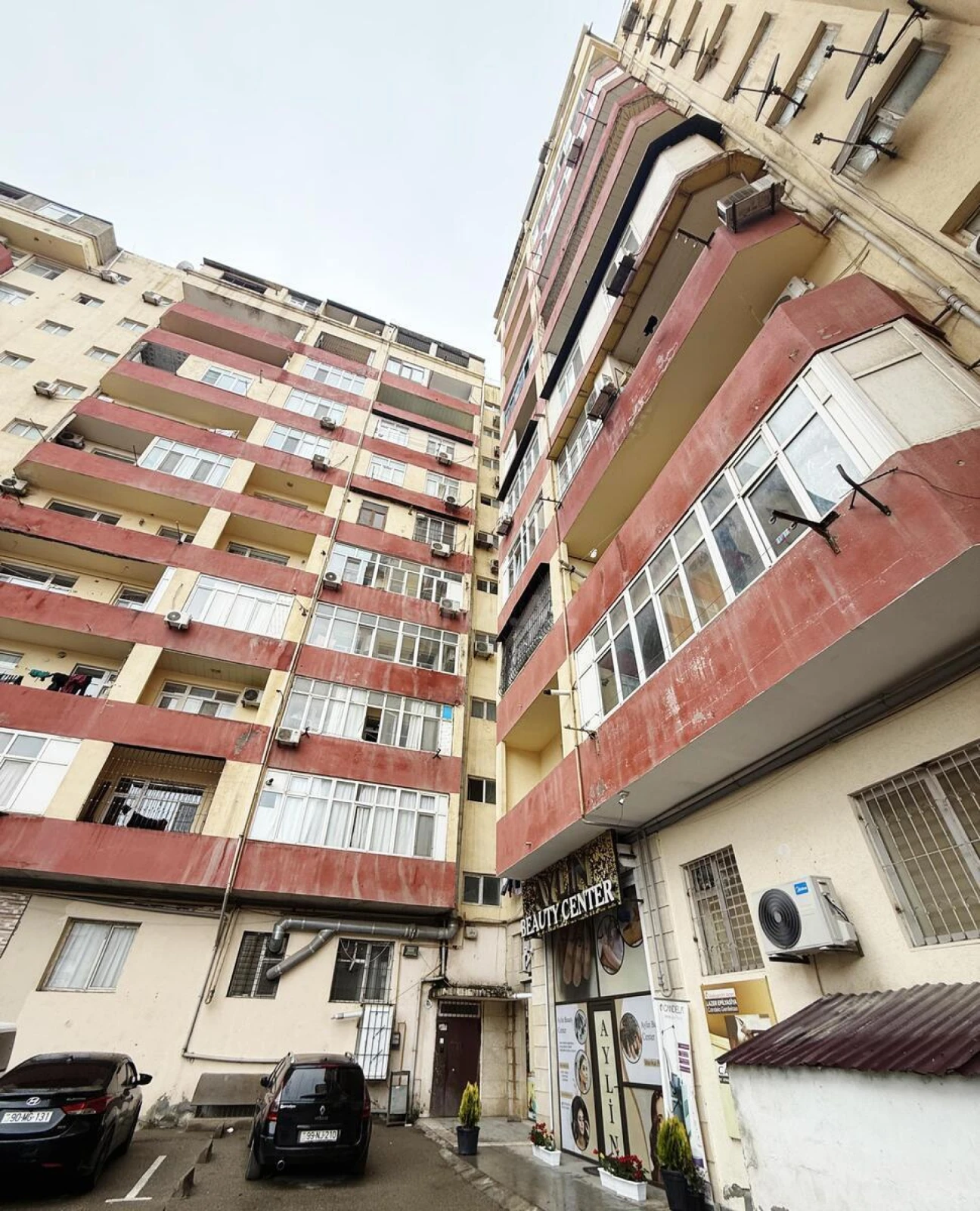Satılır 2 otaqlı mənzil 92 m²