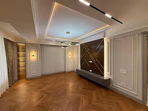 Satılır 4 otaqlı mənzil 179 m²