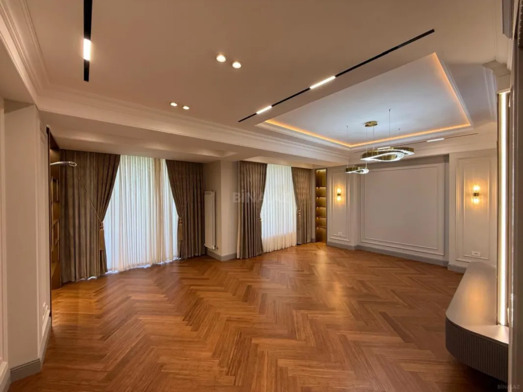 Satılır 4 otaqlı mənzil 179 m²