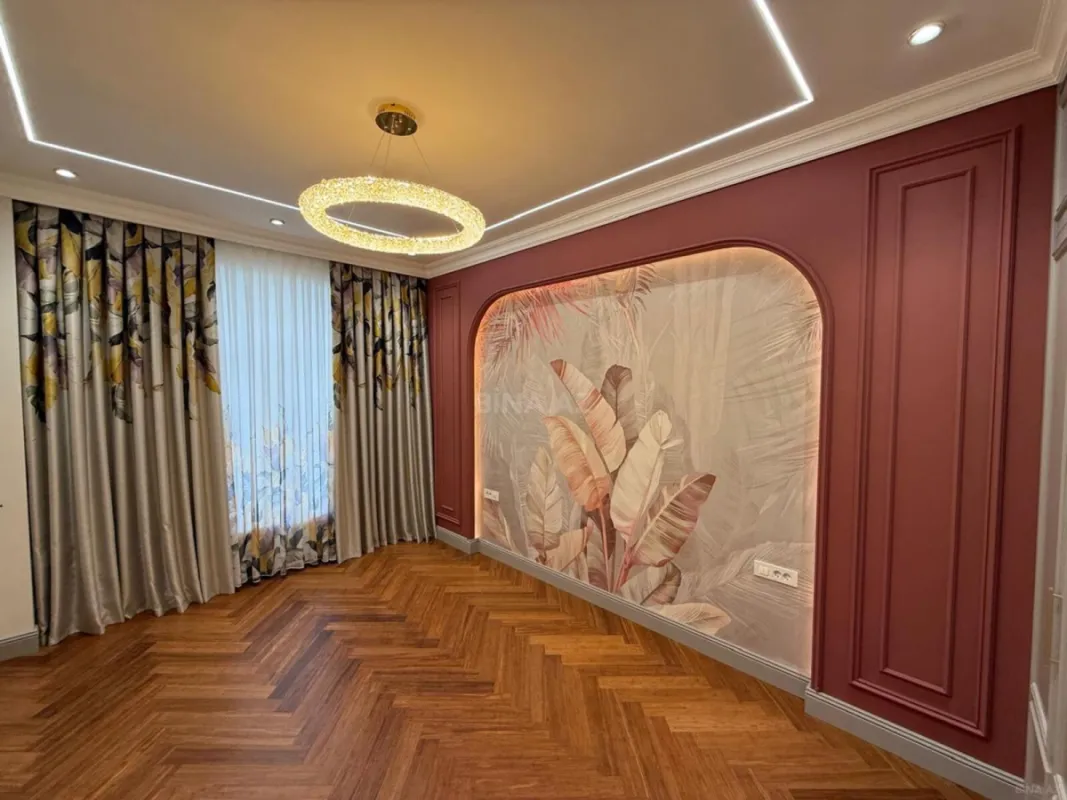 Satılır 4 otaqlı mənzil 179 m²