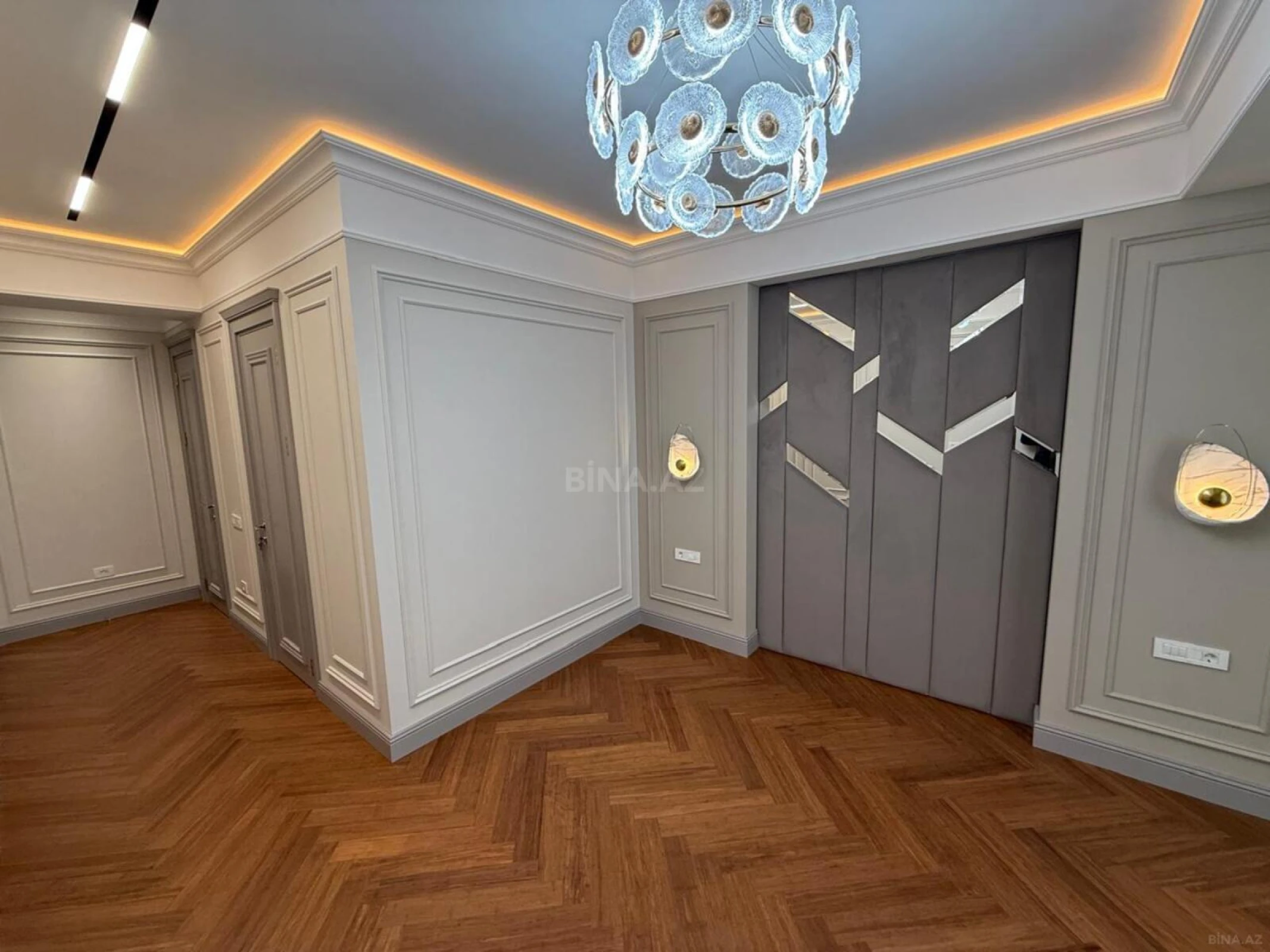 Satılır 4 otaqlı mənzil 179 m²