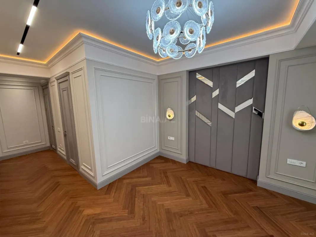 Satılır 4 otaqlı mənzil 179 m²