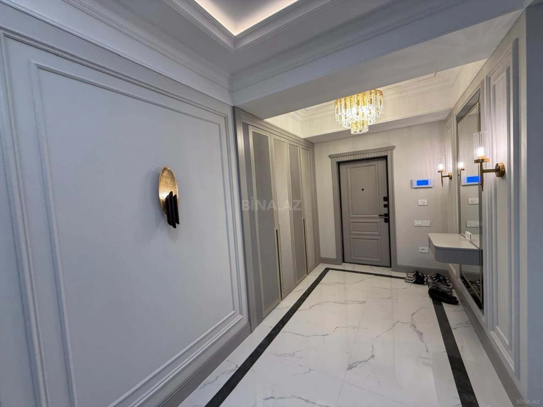 Satılır 4 otaqlı mənzil 179 m²