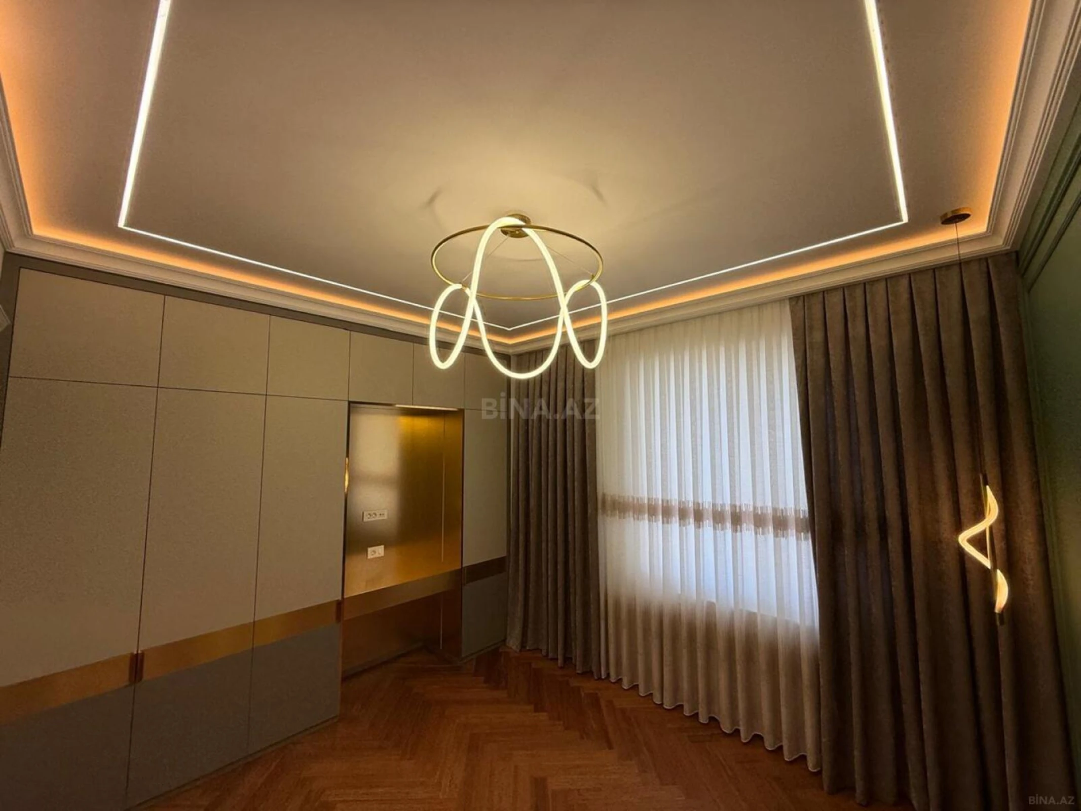 Satılır 4 otaqlı mənzil 179 m²