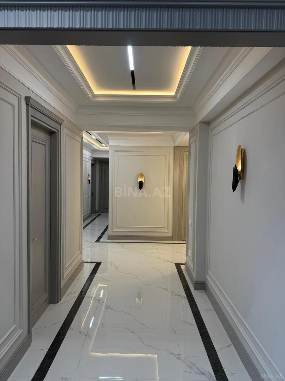 Satılır 4 otaqlı mənzil 179 m²