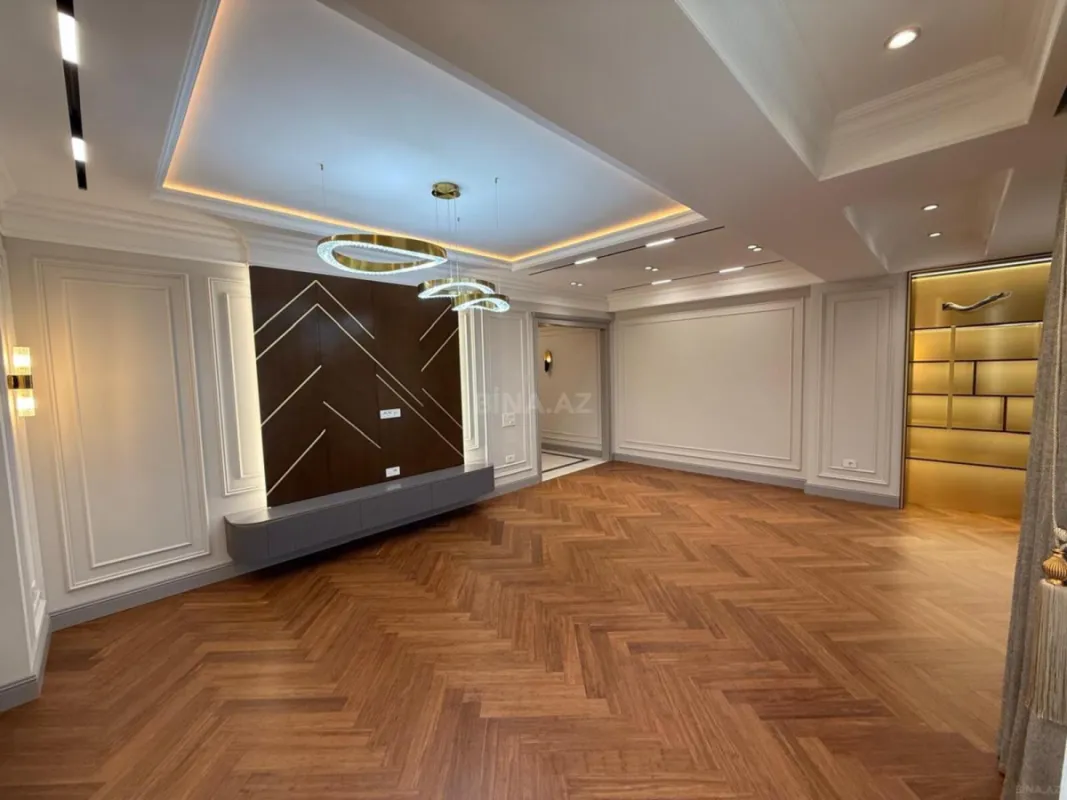 Satılır 4 otaqlı mənzil 179 m²