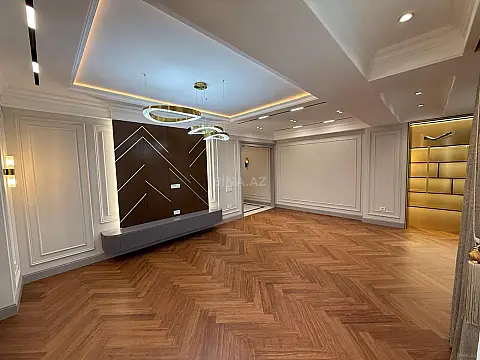 Satılır 4 otaqlı mənzil 179 m²