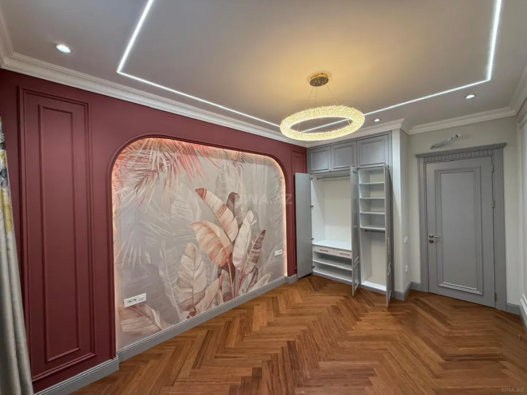 Satılır 4 otaqlı mənzil 179 m²