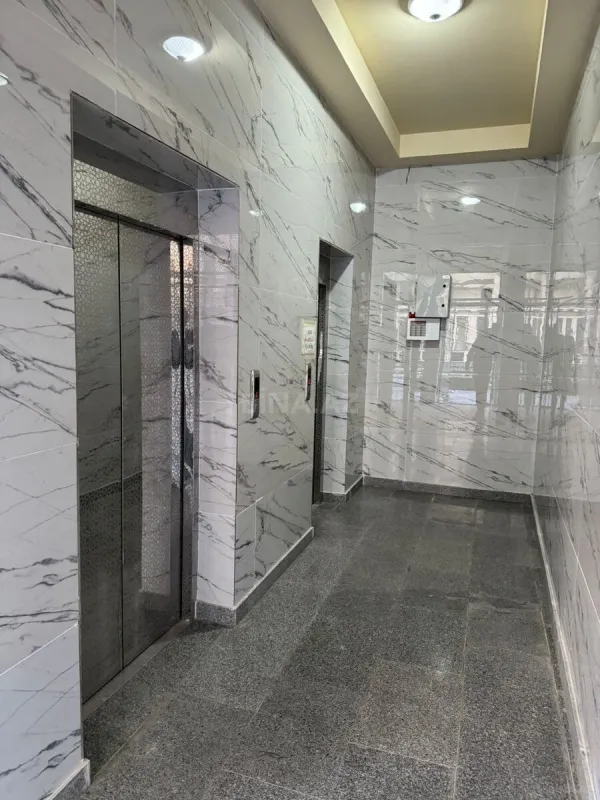 Satılır 4 otaqlı mənzil 179 m²