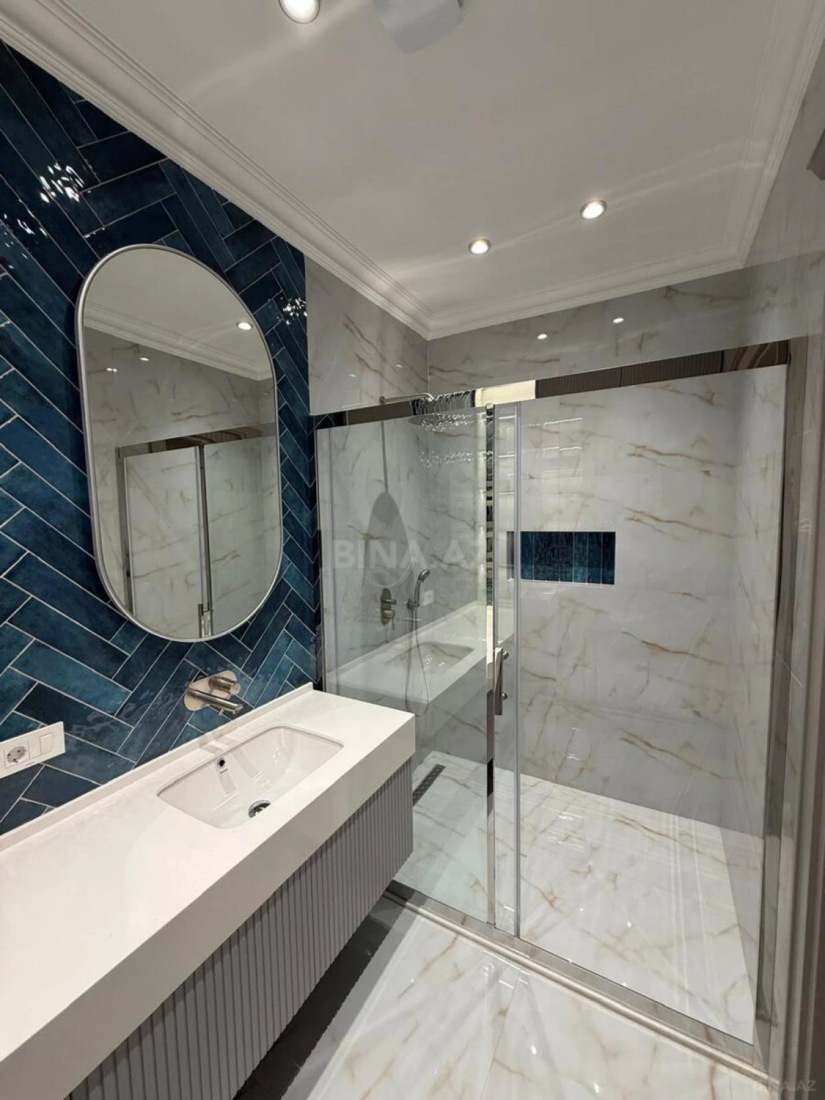 Satılır 4 otaqlı mənzil 179 m²