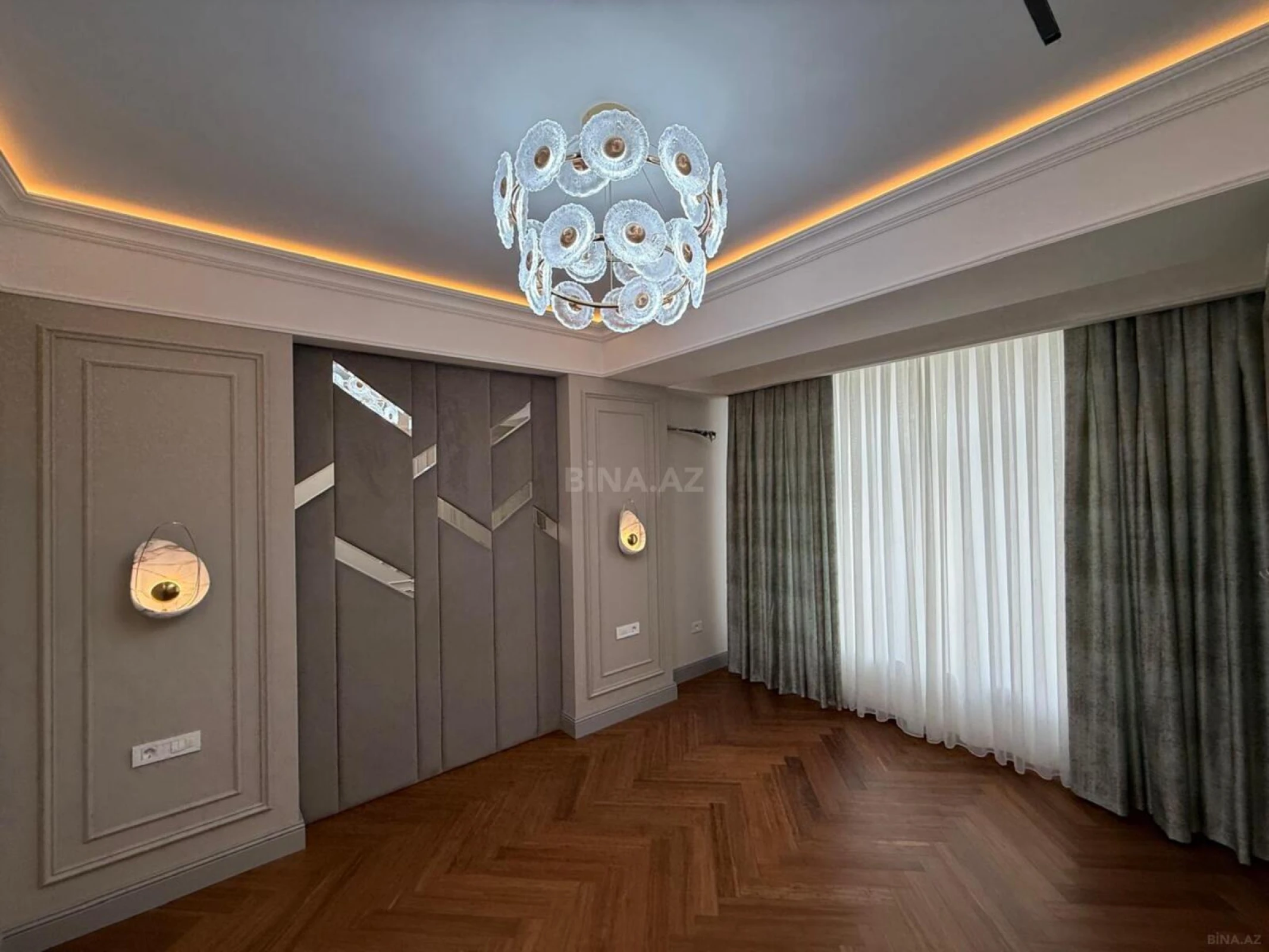 Satılır 4 otaqlı mənzil 179 m²