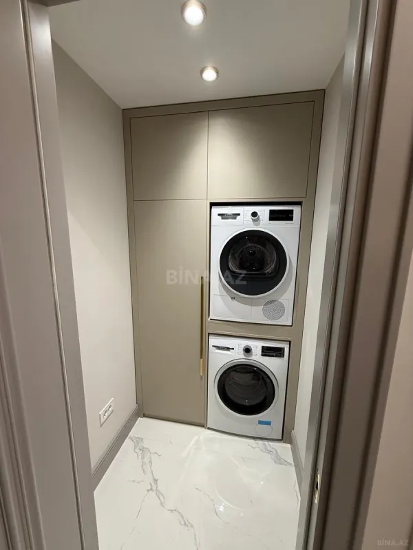 Satılır 4 otaqlı mənzil 179 m²