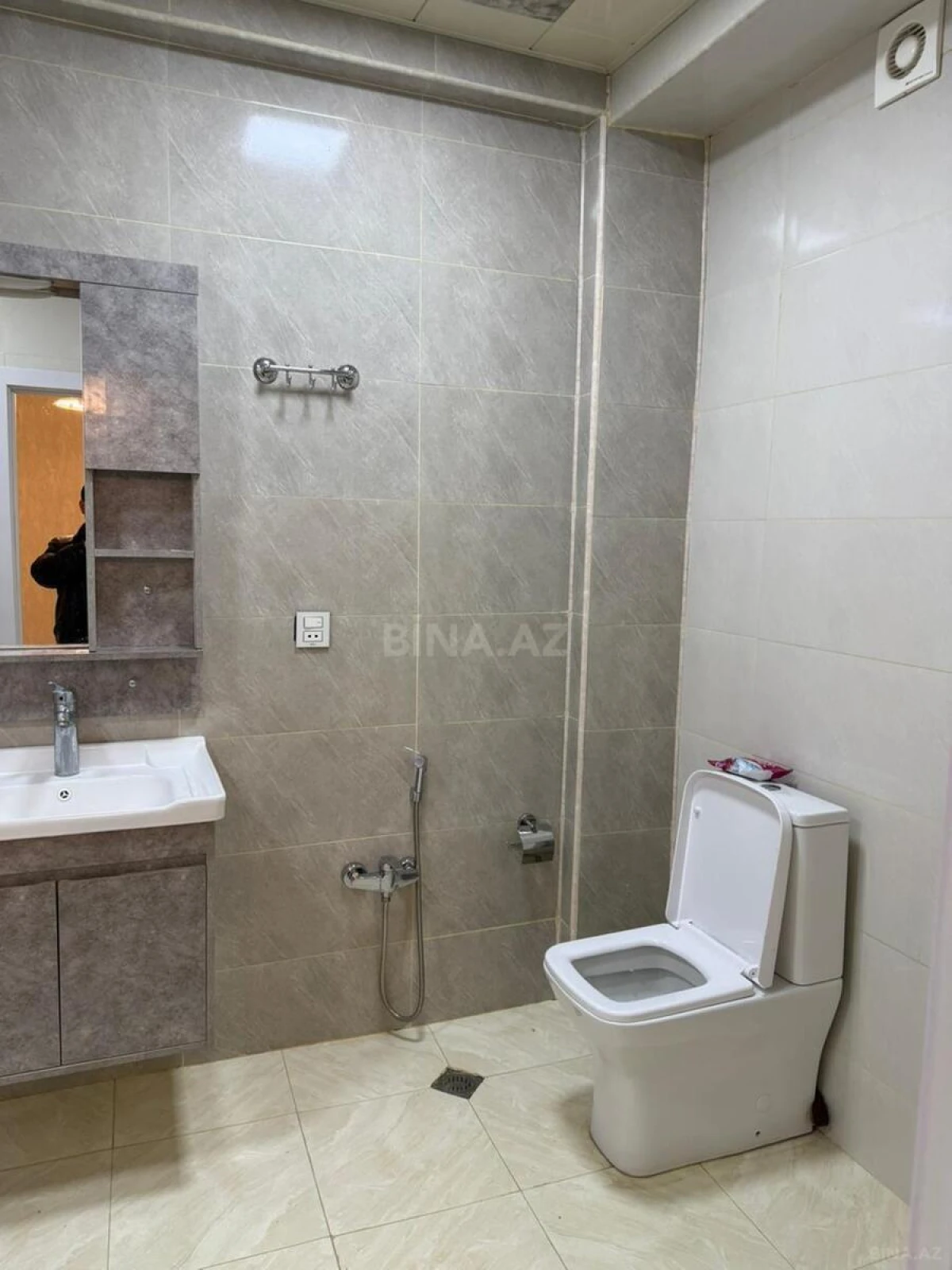 Satılır 2 otaqlı mənzil 77 m²