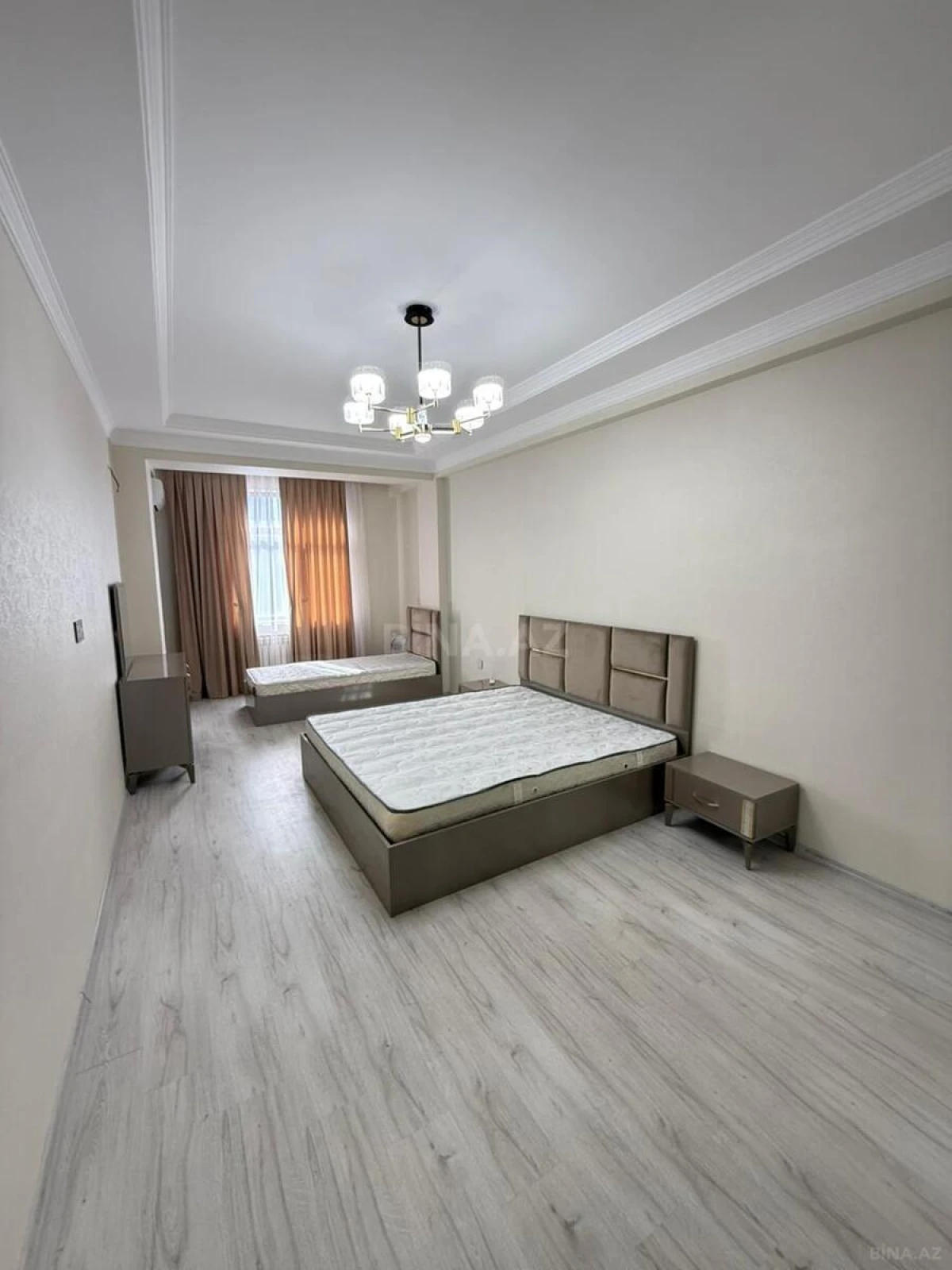 Satılır 2 otaqlı mənzil 77 m²