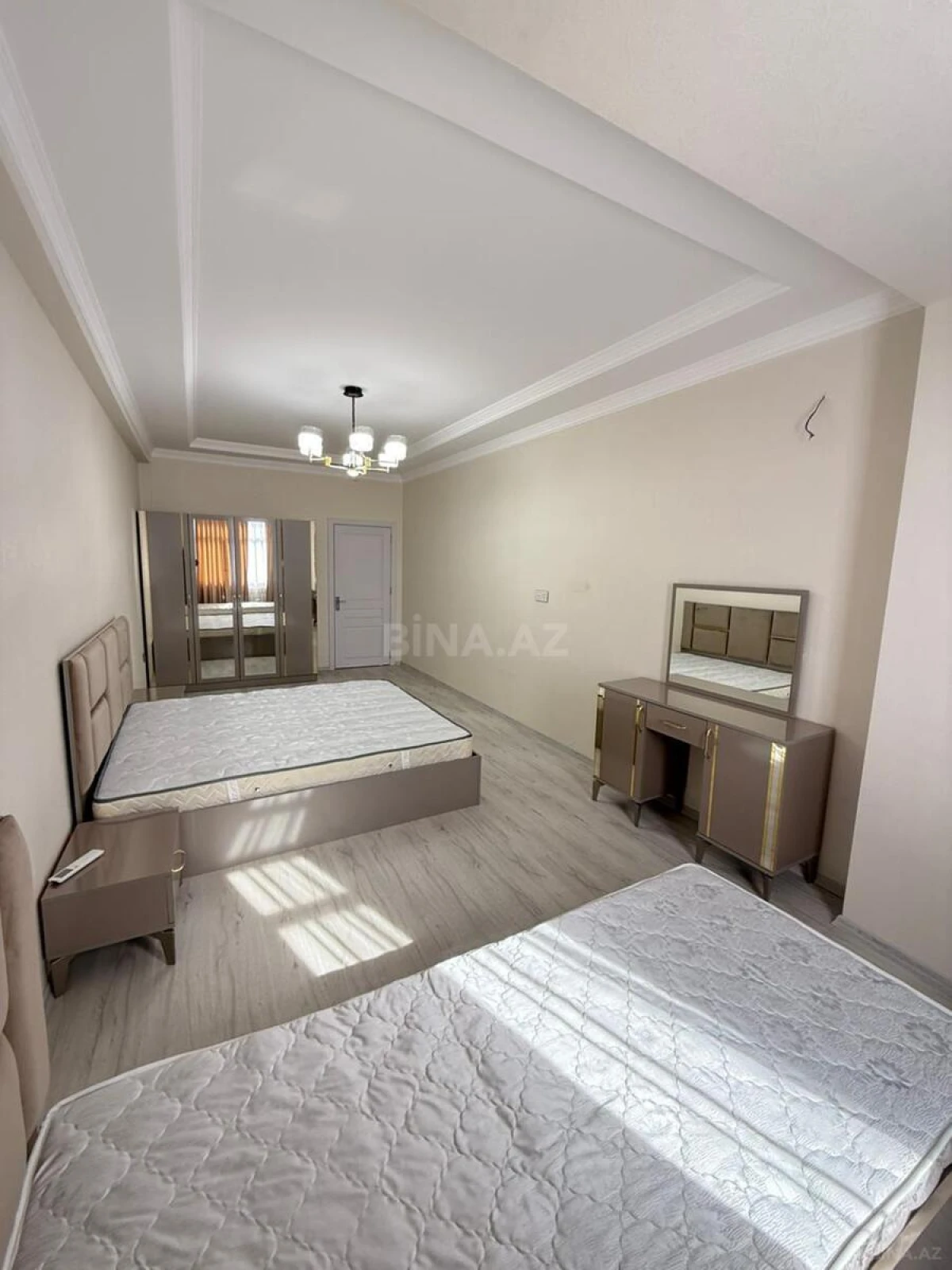Satılır 2 otaqlı mənzil 77 m²