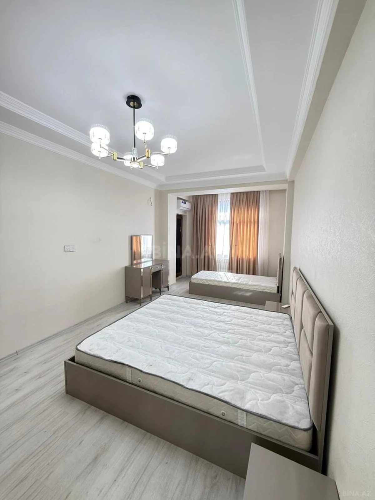 Satılır 2 otaqlı mənzil 77 m²