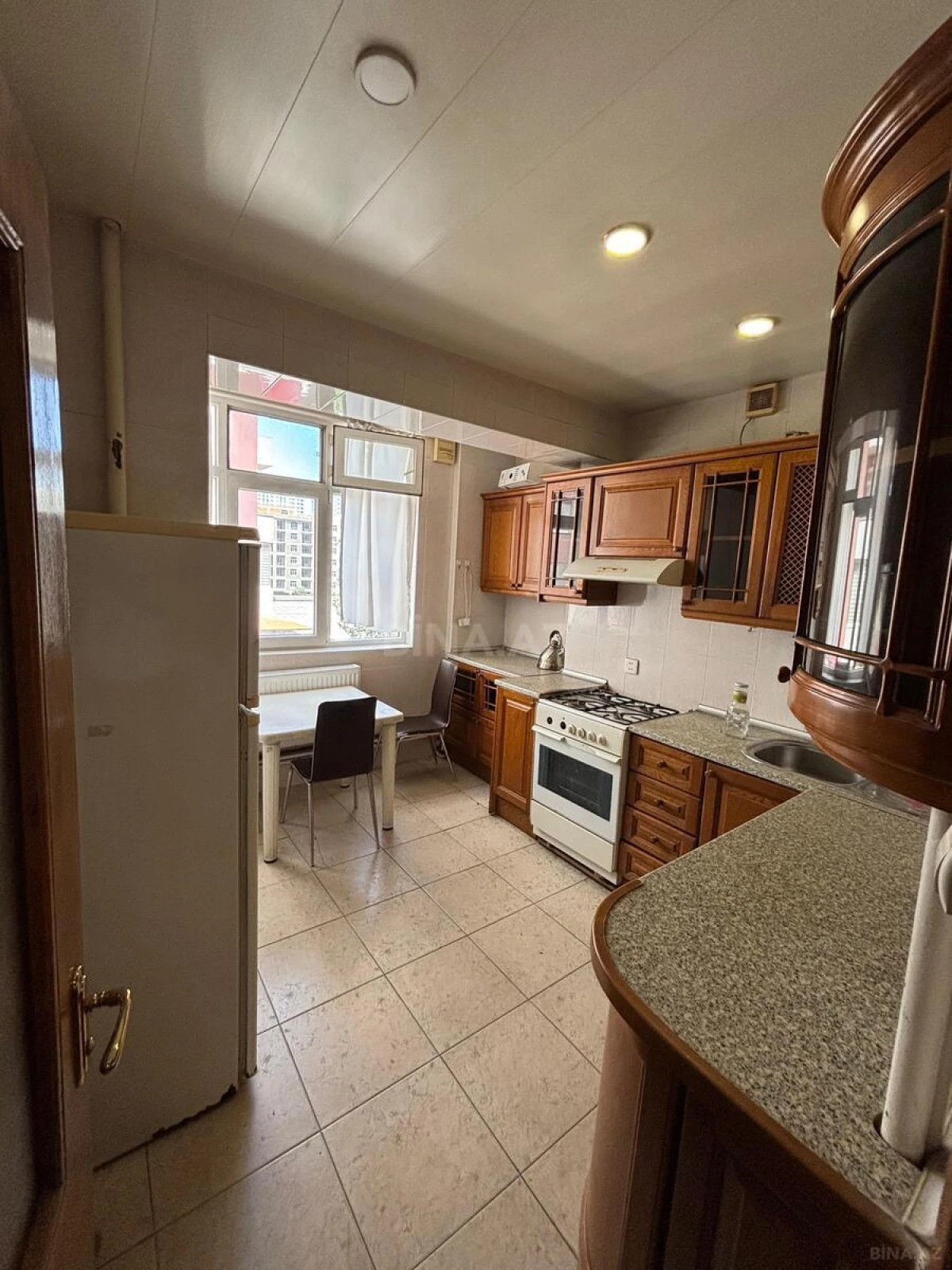 Kirayə verilir 4 otaqlı mənzil 100 m²