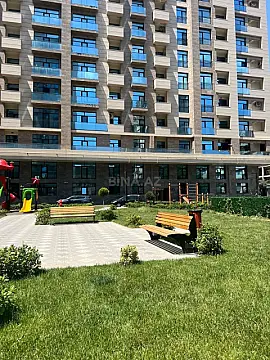 Satılır 5 otaqlı mənzil 267 m²