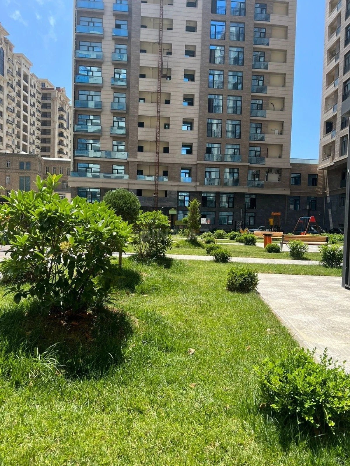 Satılır 5 otaqlı mənzil 267 m²