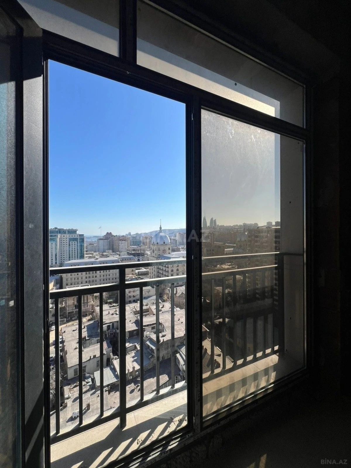 Satılır 5 otaqlı mənzil 267 m²