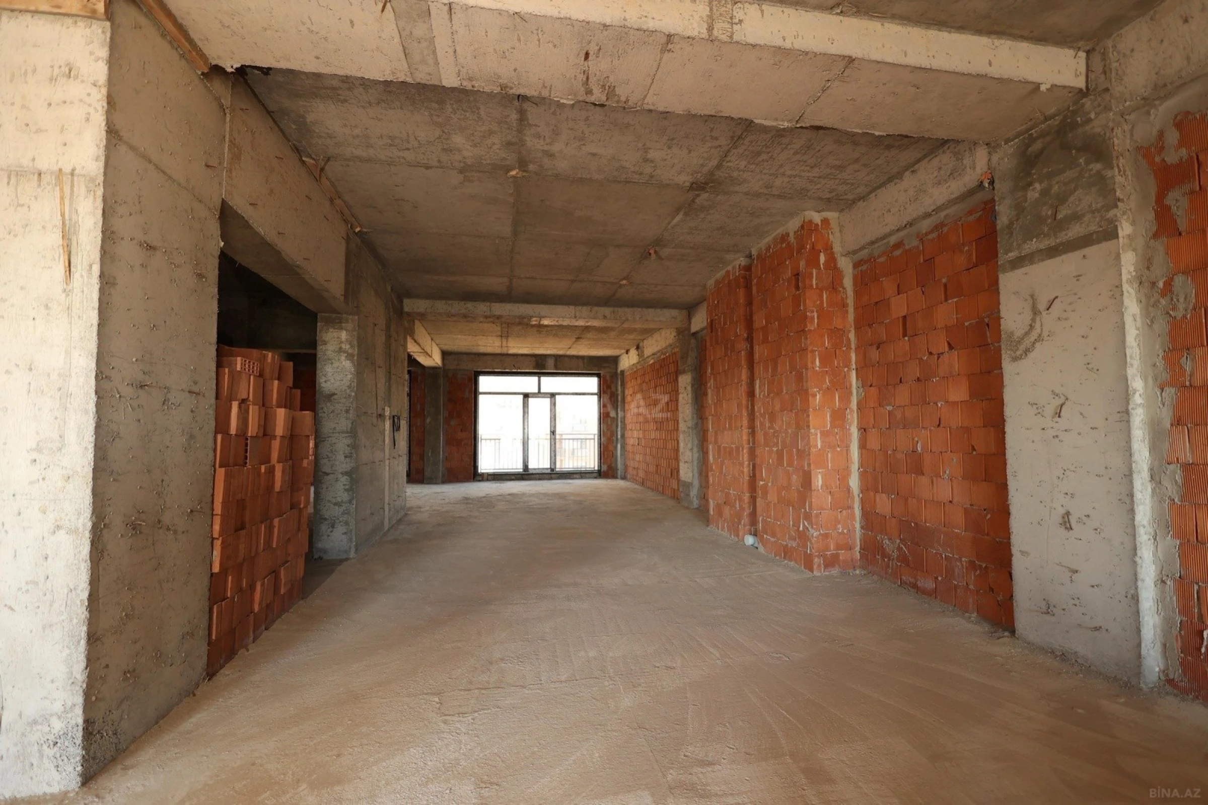 Satılır 5 otaqlı mənzil 267 m²
