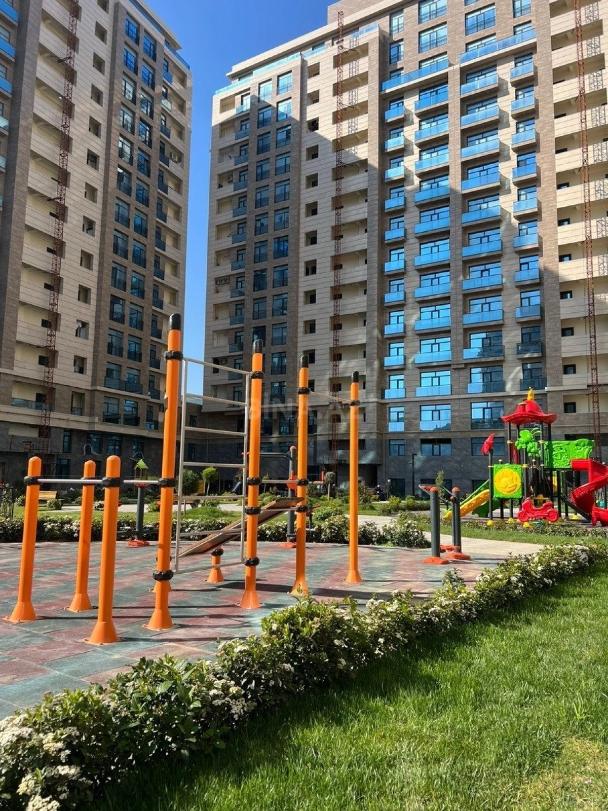 Satılır 5 otaqlı mənzil 267 m²