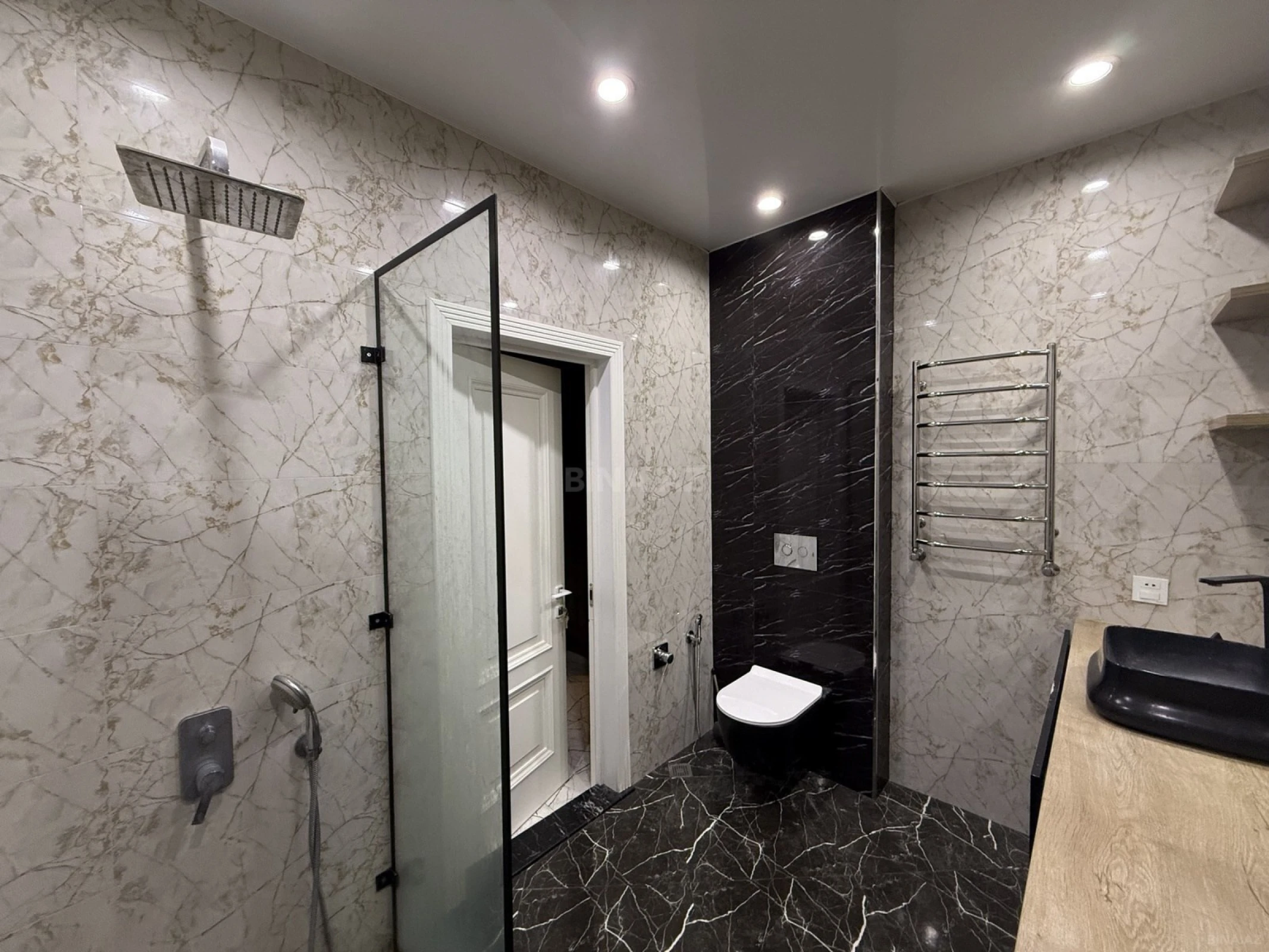 Satılır 2 otaqlı mənzil 65 m²