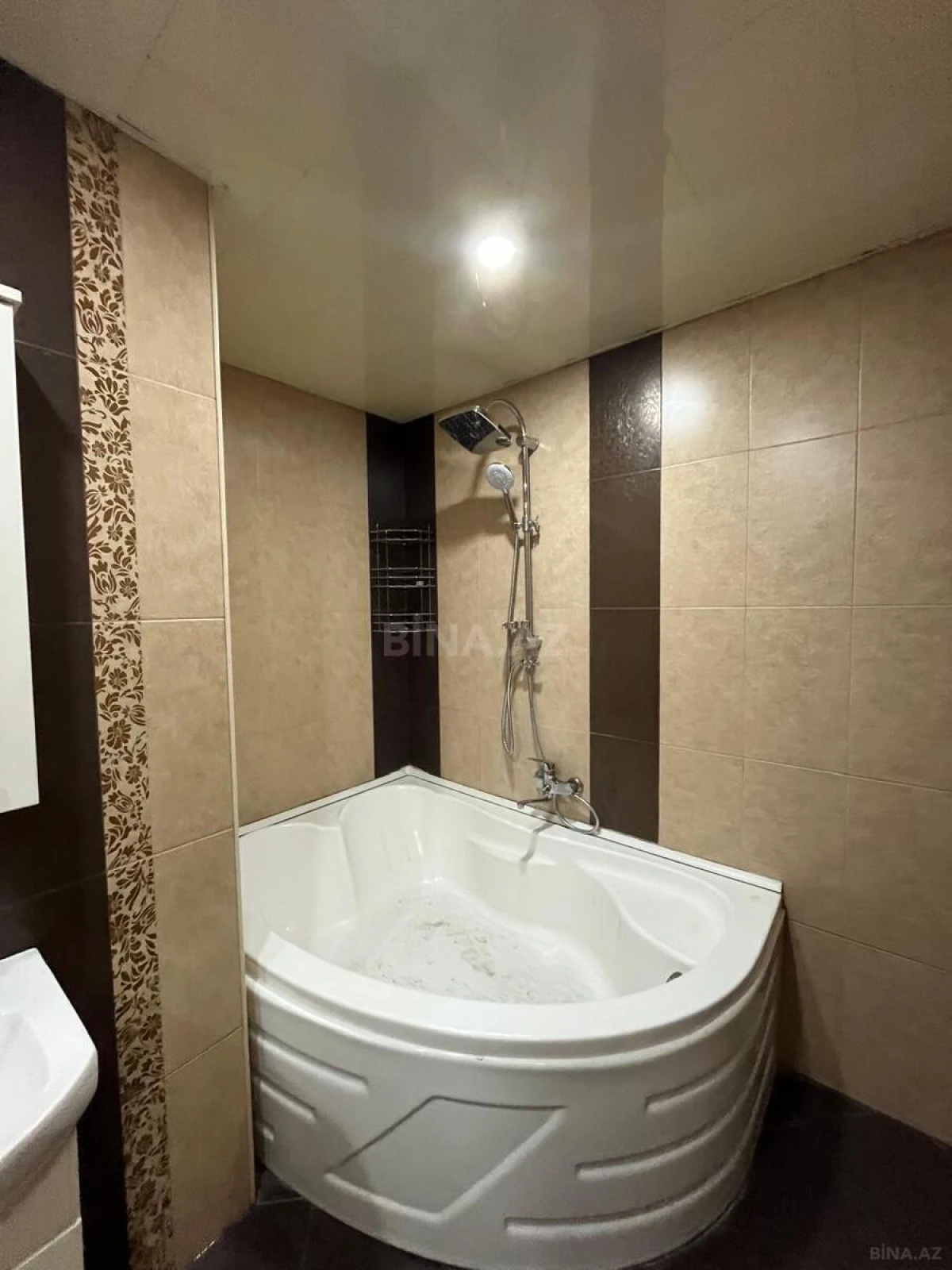 Kirayə verilir 2 otaqlı mənzil 67 m²