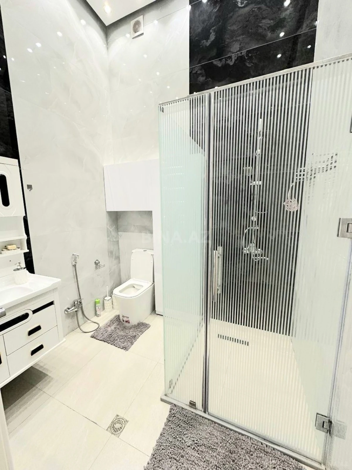 Kirayə verilir 2 otaqlı mənzil 65 m²