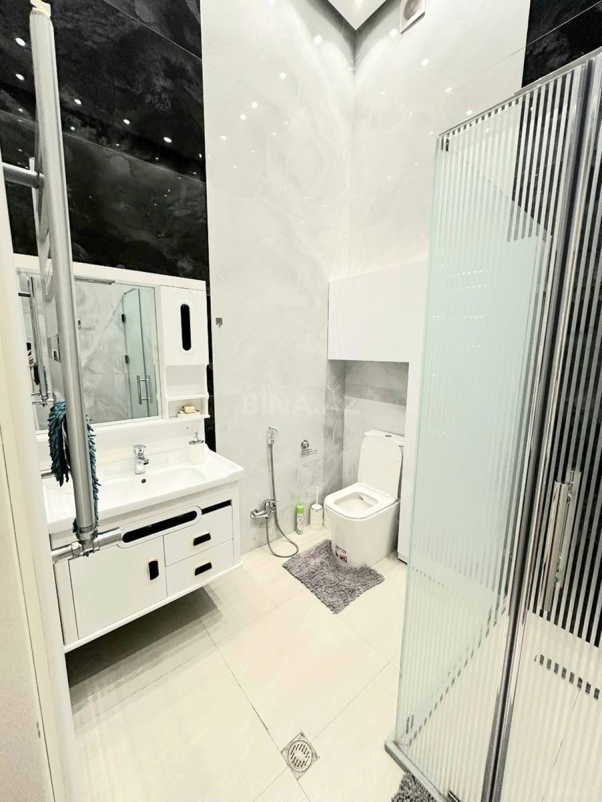 Kirayə verilir 2 otaqlı mənzil 65 m²