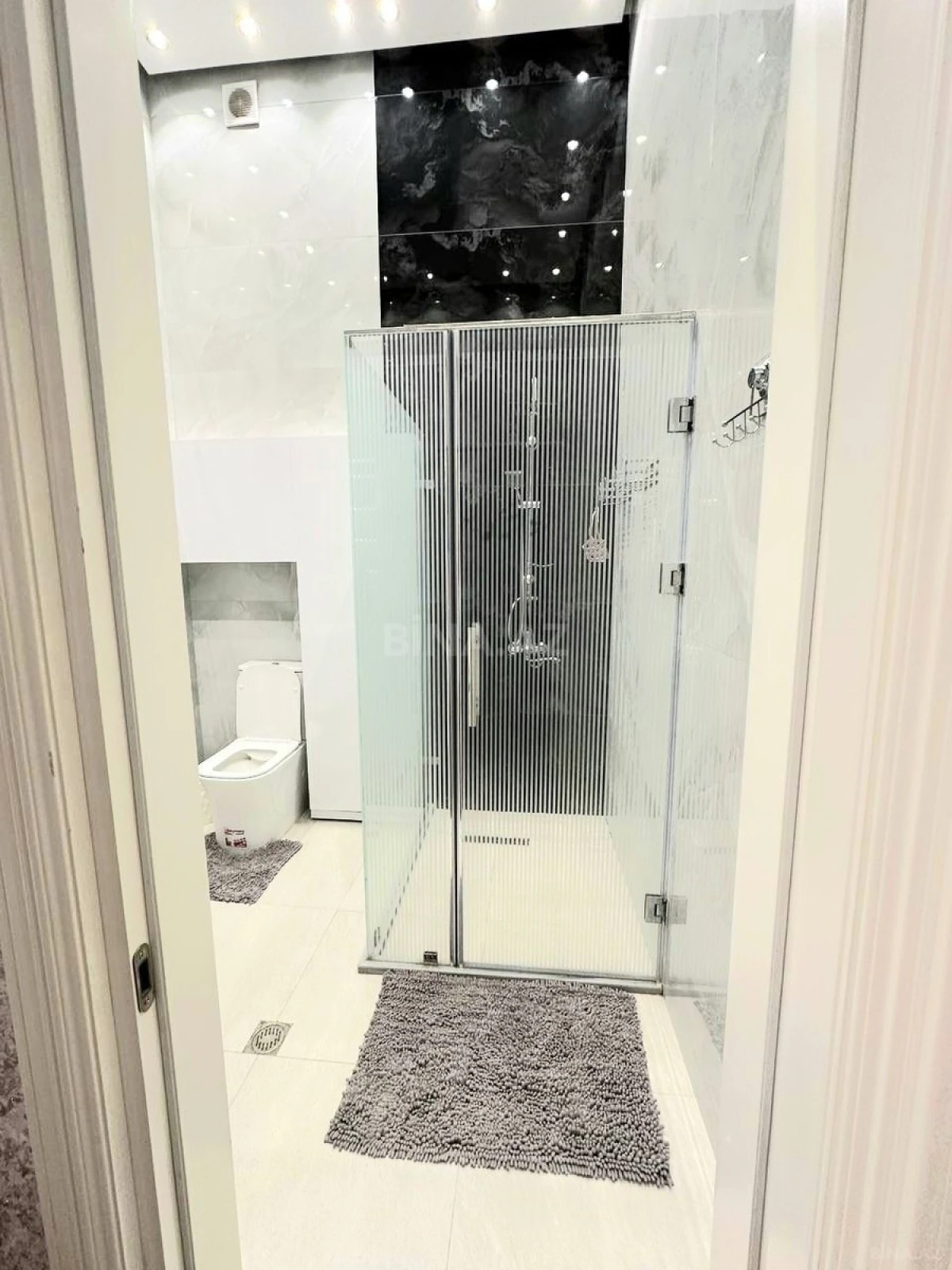 Kirayə verilir 2 otaqlı mənzil 65 m²