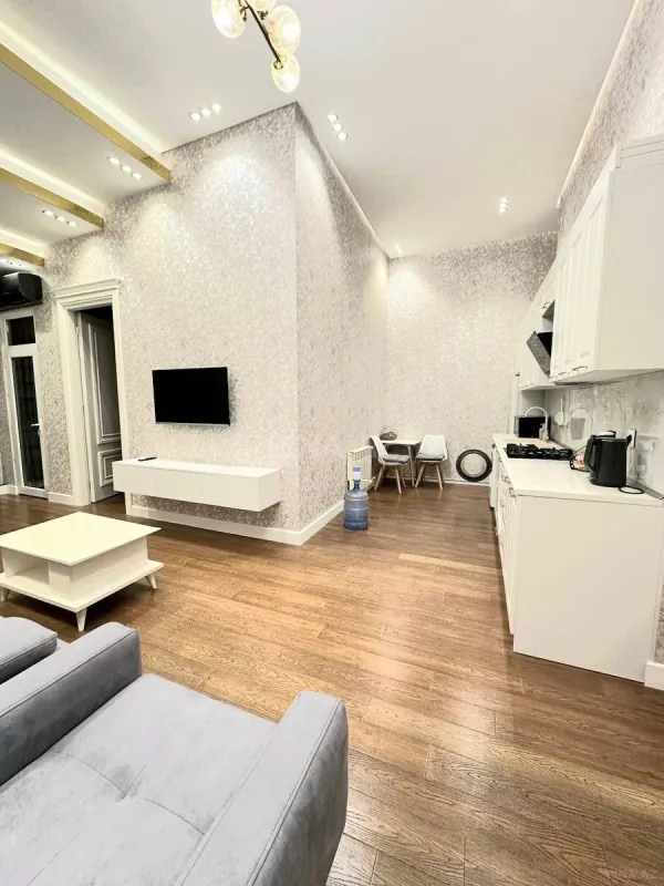 Kirayə verilir 2 otaqlı mənzil 65 m²