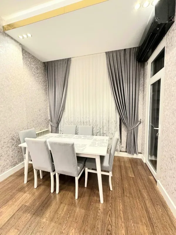 Kirayə verilir 2 otaqlı mənzil 65 m²