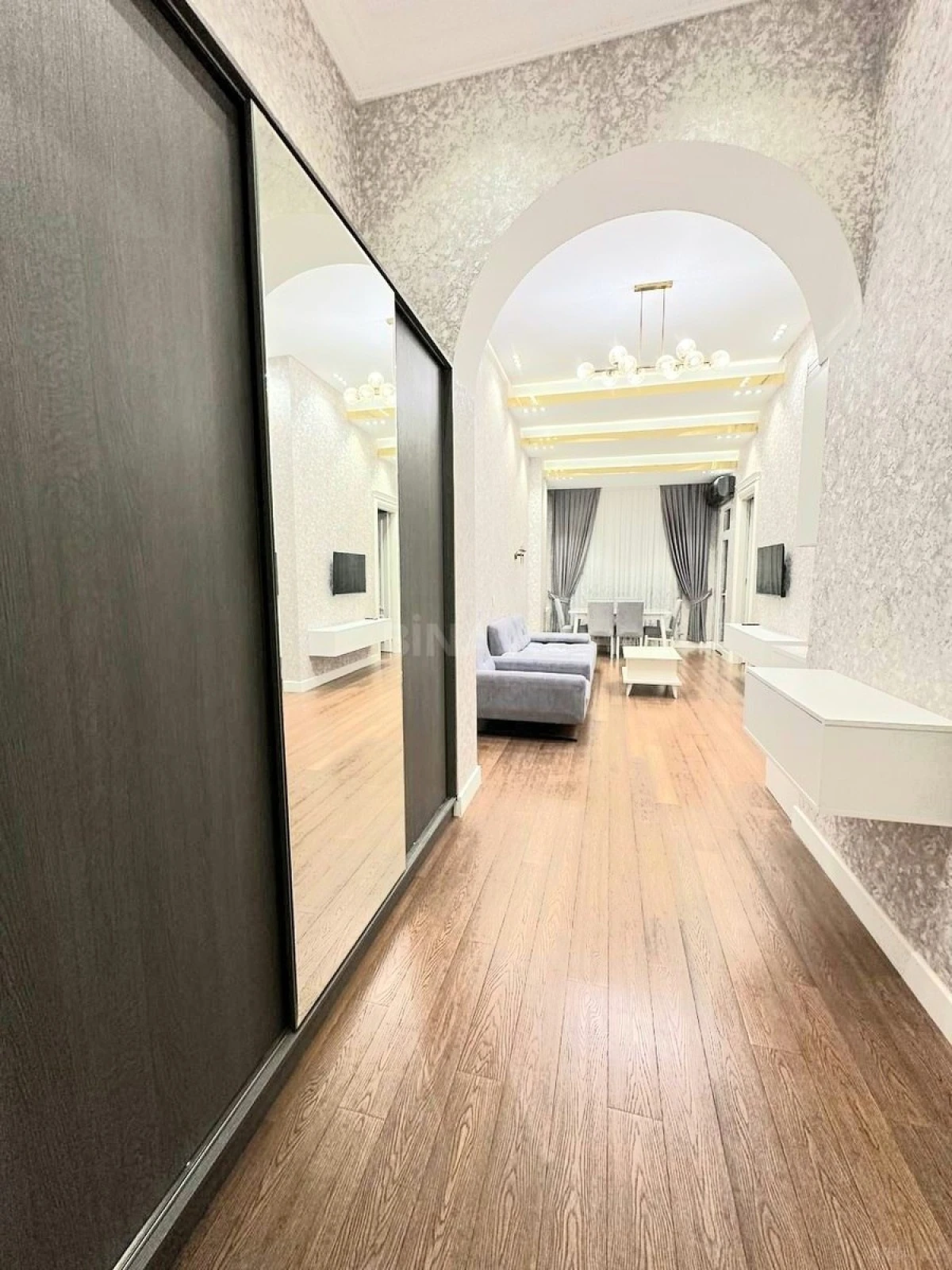 Kirayə verilir 2 otaqlı mənzil 65 m²