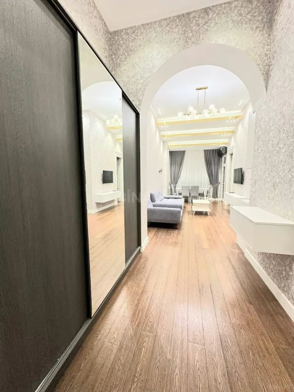 Kirayə verilir 2 otaqlı mənzil 65 m²