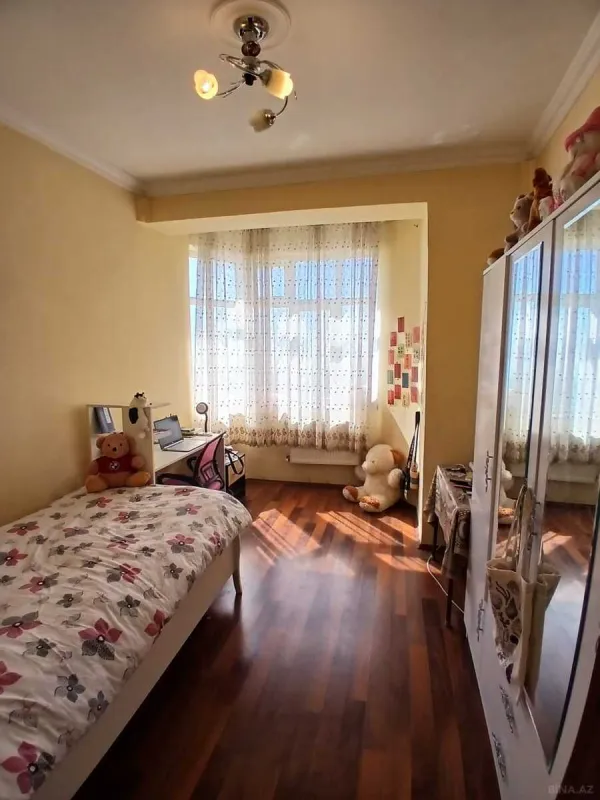 Satılır 4 otaqlı mənzil 126 m²